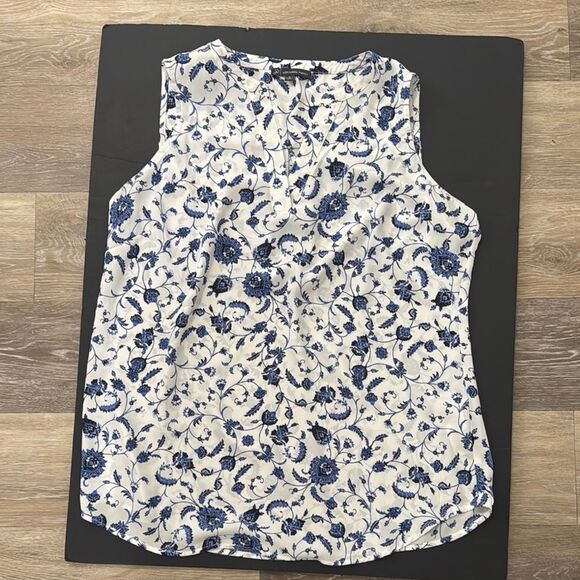 ADRIANNA PAPELL Floral Sleeveless Top - Blue and White Size M - Picture 1 of 9